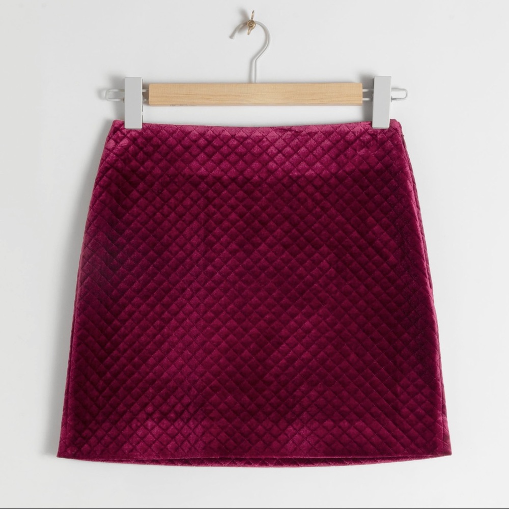 NWT Paris Atelier & Other Stories Quilted Velour Mini Skirt in Wine